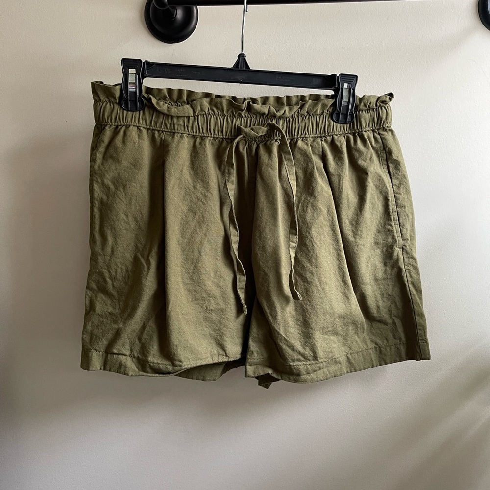 Uniqlo Utility Green Linen/Cotton Shorts